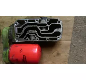 корпус маслоохладителя RE39890 б/у JOHN DEERE RE39890 корпус маслоохладителя RE39890 б/у JOHN DEERE RE39890