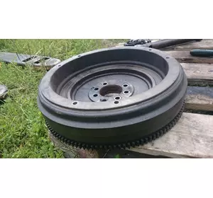 маховик б/у JOHN DEERE RE502510 (RE57733,R501414,R125183,AR95426,R73271) маховик б/у JOHN DEERE RE502510 (RE57733,R501414,R125183,AR95426,R73271)
